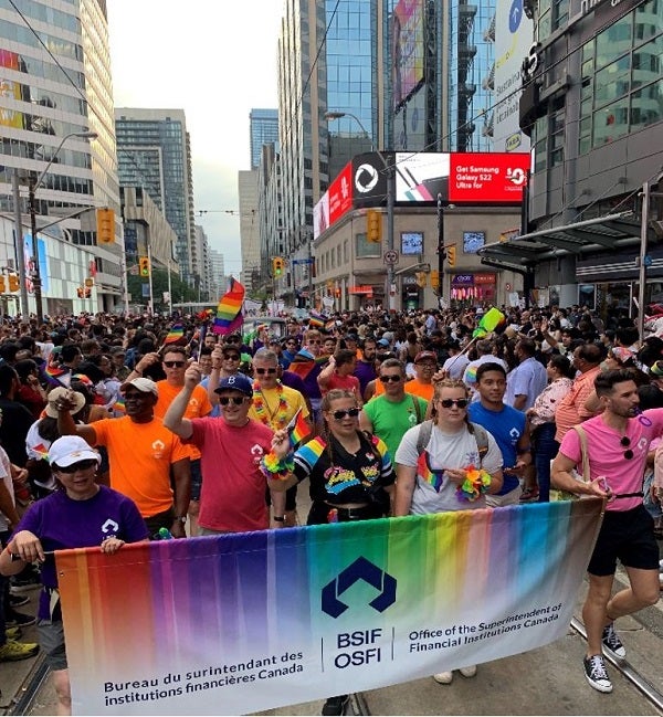 Le BSIF lors du défilé de la fierté de Toronto en juin 2022